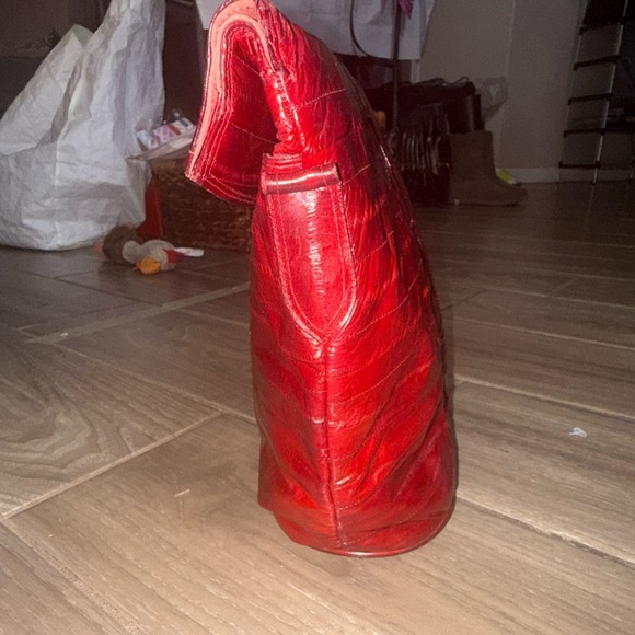 Elevate your style with this captivating Vintage Red Eel Skin Bag! - Picture 2 of 12